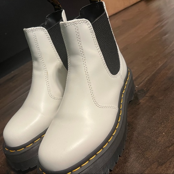Doc Martens White Platform Chelsea Boot size 5 Mens - Picture 2 of 4